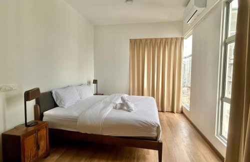 Brickfields Apartment | 3BR Vintage design Level 26, KL Sentral City View