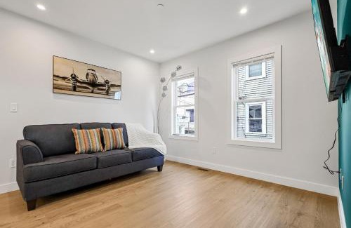 East Somerville Apartment | 3BR2Bth MIT Harvard TD Garden BOS 2 Parking Spaces