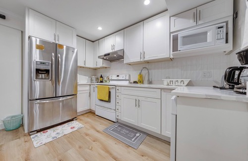 Richmond House | 3BR3BA/EV/AC near Vancouver Airport