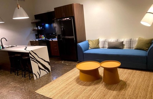 North Oakland Apartment | 3E-Spacious close to PITT/CMU/Carlow, Sleeps 4