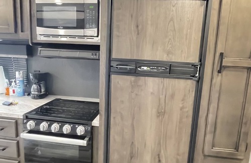 Moreno Valley House | 3RV/parking/Netflix/private/excellent location