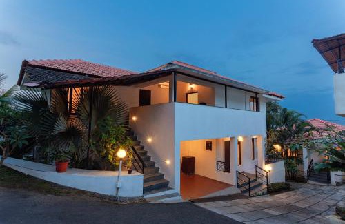 Britona Villa | 3Tropical Woods 4BR Villa in North Goa PoolCook