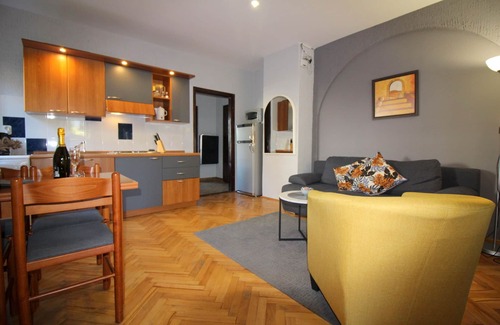 Gulici Condo | 4-5 people, pool, jacuzzi, grill, sun loungers, parking