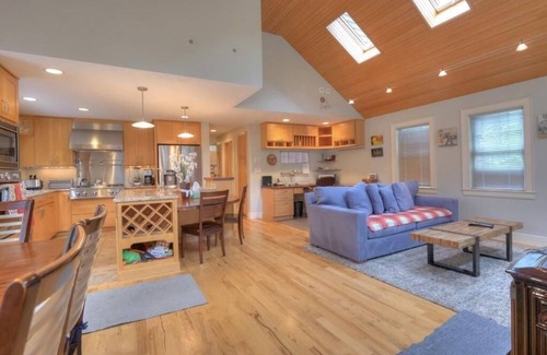 Cedar Bushes House | 4+ Acre Pond Front Retreat, Basketball Court
