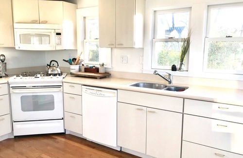 Onset House | 4 B/R home on the water with breathtaking views on a quite cul de sac