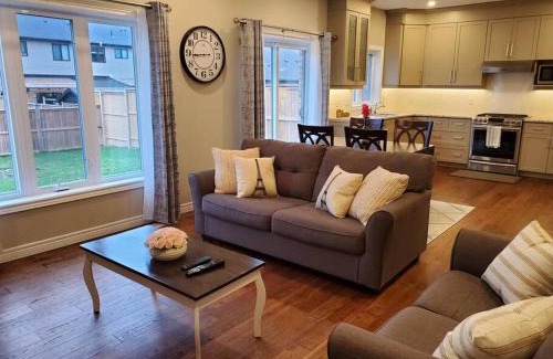 Stratford House | 4 BD Family Retreat