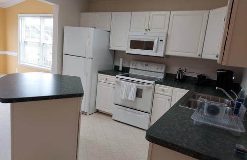 Fredericksburg House | 4 Bdr TH Near Historic Downtown Fredericksburg & Quantico Sleeps 8 more