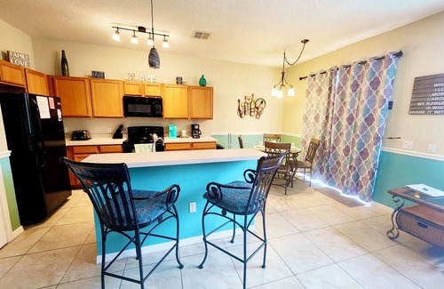 Windwood Bay House | 4 BDRM,GAME ROOM,2 MASTER BDRMS,2 LIV RMS.10MIN TO DISNEY. PRV POOL SUN ALL DAY