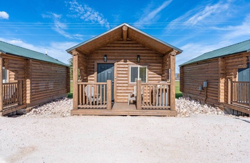 St. Charles Cabin | #4 Bear Lake Cabin! Newly Remodeled! AC! Sleeps 4!