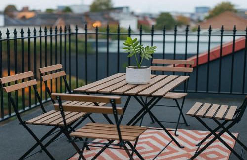 Duckett's Green Apartment | 4 Bed Apartment in Wood Green