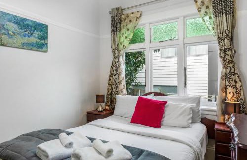 Sandringham House | 4 bed Bungalow - Parking - Netflix - 2 bathrooms