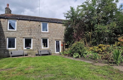 Crawshaw Booth Cottage | 4 bed charming, Family-friendly cottage, built in 1694