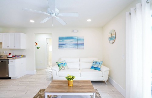 Indian Rocks Beach House | 4 bed condo heated pool, hot tub, beach gear