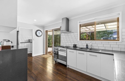 Ferny Hills House | 4-Bed Family Home with Large Entertaining Backyard