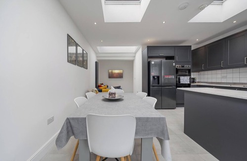 Enfield House | 4-Bed House Ideal for Families and Corporate Stays