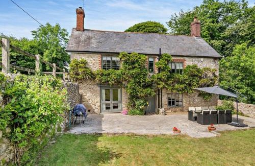 Axminster House | 4 Bed in Charmouth THEFA