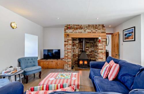 West Lulworth House | 4 Bed in Lulworth Cove DC176