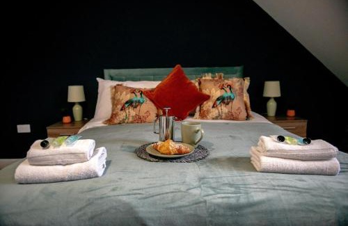 Peterborough House | 4-Bed, Sleeps 6, contractors welcome!