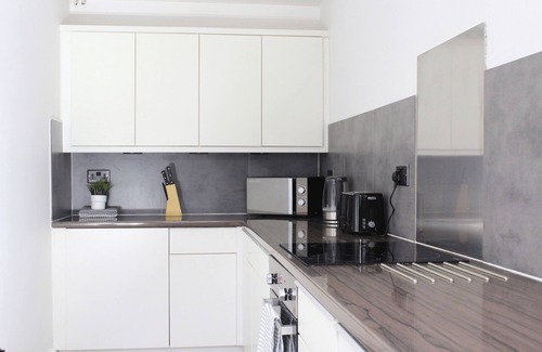 Milton Keynes House | 4 Bed Spacious House, Perfect for Families, Couples & Contractors