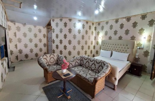 Galu Villa | 4 Bed Villa - Sleeps 8 - Wifi - Pool - Garden