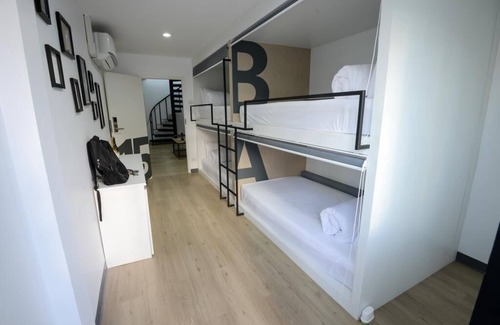 Khlong Tan Bed & Breakfast | 4 Bedroom MonkeyNap Hostel