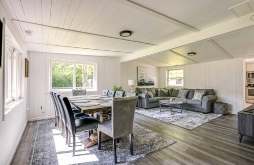 Craig Beach House | 4 Bedroom/2 bath Cozy Lake Milton Getaway with dock. 300 yards to the water!
