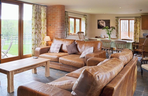 Whitchurch Cottage | 4 bedroom accommodation in Crimscote, near Newbold