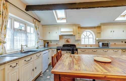 Highbridge Cottage | 4 bedroom accommodation in West Huntspill, Highbridge