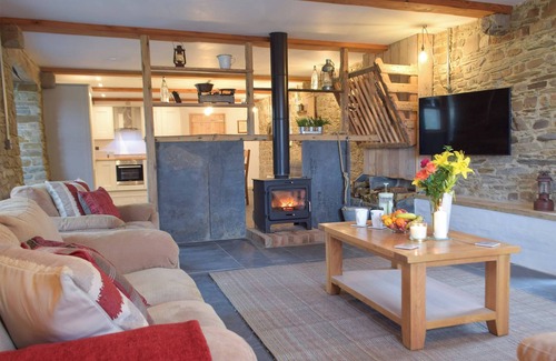 Whitland Cottage | 4 bedroom accommodation in Llanboidy, near Laugharne