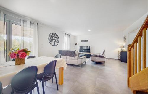 Marsaneix House | 4 Bedroom Amazing Home In Sanilhac