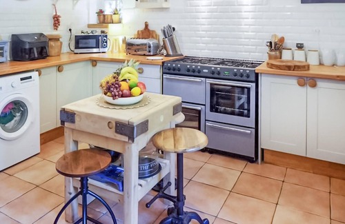 Neuvic House | 4 bedroom amazing home in Neuvic