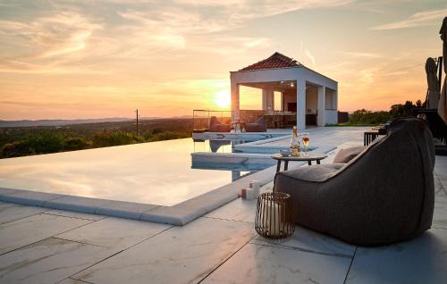 Skradin House | 4 Bedroom Awesome Home In Dubravice