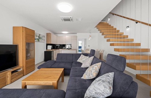 Srima House | 4 bedroom awesome home in Srima