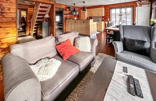 Valle House | 4 bedroom awesome home in Rysstad