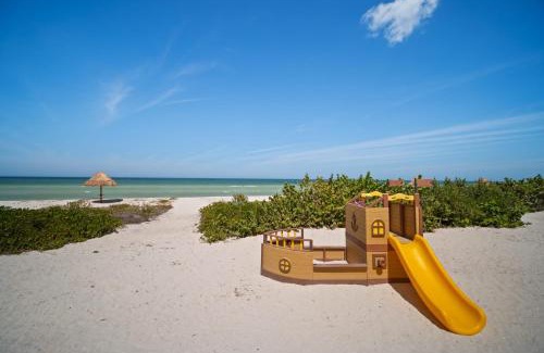 Dzemul Apartment | 4-Bedroom Beachfront Apartment