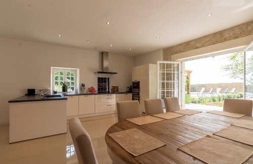 Louzac-Saint-Andre Cottage | 4 bedroom cottage set amongst the vineyards with own pool and garden