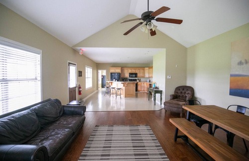Normandy Cottage | 4 Bedroom cottage on cattle ranch, river access