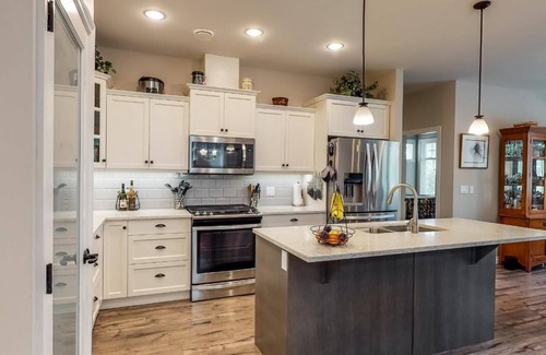 Okanagan-Similkameen Cottage | 4 Bedroom Cottage on Osoyoos Lake - Private Beach and Clubhouse