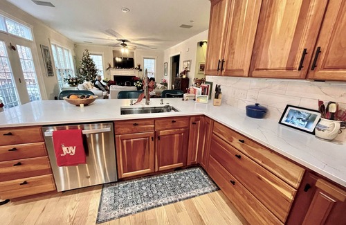 Barboursville House | 4-bedroom country home on 5 acres in peaceful Barboursville, no chemical hot tub