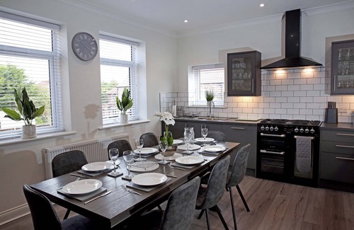 Heworth Apartment | 4 Bedroom Duplex Apartment over 2 floors sleeps 8,