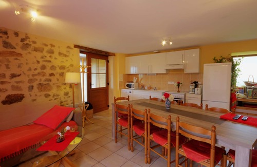 Saint-Cyr-de-Valorges Cottage | 4-bedroom cottage with garden, pets allowed, terrace and parking
