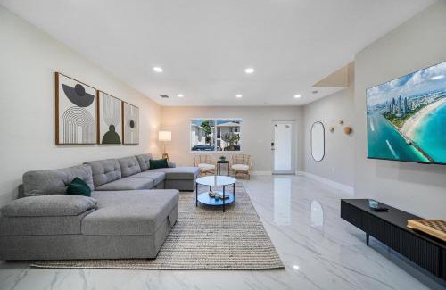 Little Haiti Apartment | 4 Bedroom Holiday Retreat BBQ Marketplace