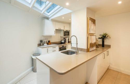 Westminster Apartment | 4 bedroom home by Buckingham Palace