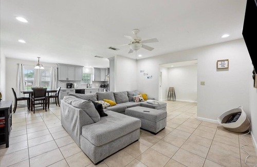 Bridge City House | 4 bedroom home in Bridge City