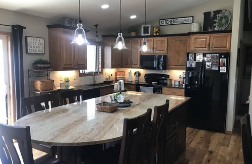 Howard House | 4 Bedroom House. Great for Packer Games!
