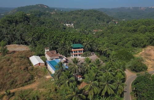 Adyar House | 4-bedroom house in enchanting Bantwal with WiFi, AC. Enjoy your stay