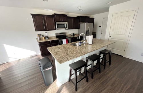 Fultondale House | 4 bedroom house in quaint neighborhood
