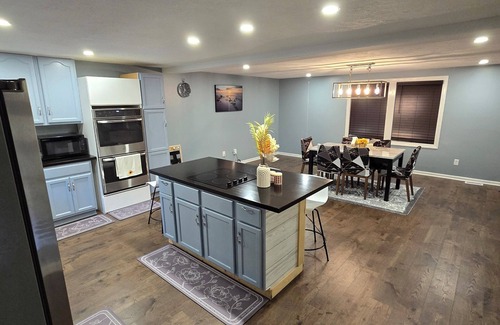 West Newton House | 4-bedroom house in enchanting Indianapolis with WiFi, AC