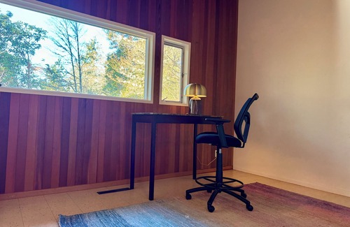 Southeast Eugene House | 4-bedroom house on 4 peaceful acres in South Eugene with WiFi, AC & EV charging!