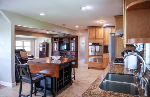Everglades City House | 4-bedroom house with pool steps from the dock!